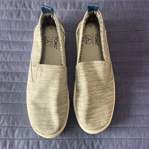Grey Toms alpargata shoe youth size 5